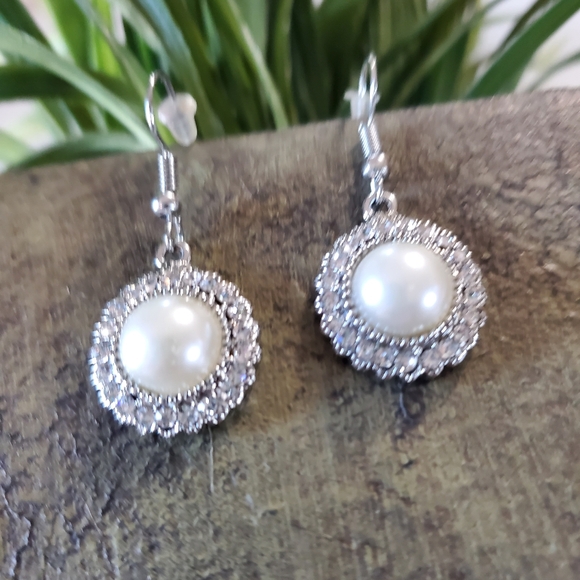 Silver Tone Faux Pearl & Rhinestones Earrings 💥3 for $12💥 - Picture 12 of 13